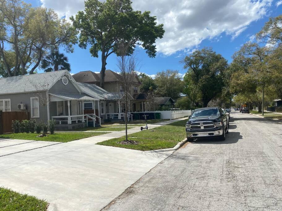 Chic Bungalow Apartment Steps From Armature Works & Downtown Riverwalk Tampa Exterior foto